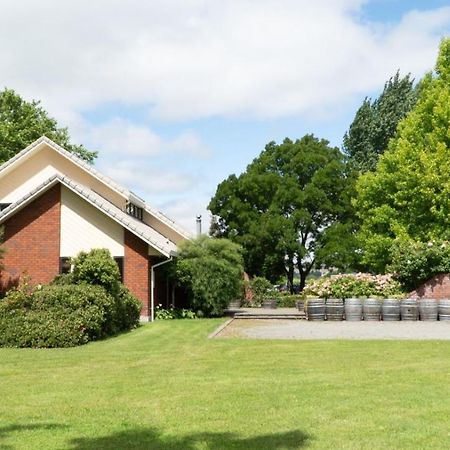 Fairhall Guest Lodge Woodbourne Экстерьер фото